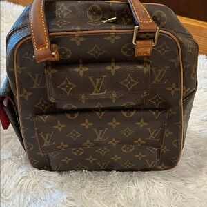 Louis Vuitton  Excentri Cite’Monogram Travel Bag
Lined  with red suede including